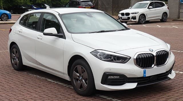 BMW 1 Serisi F40 2019–2023 araç fotoğrafı