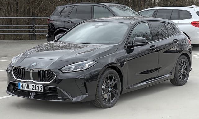 BMW 1 Serisi F70 2024+ Far Camı
