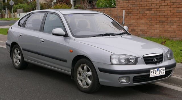 Hyundai Elantra 2003–2006 araç fotoğrafı