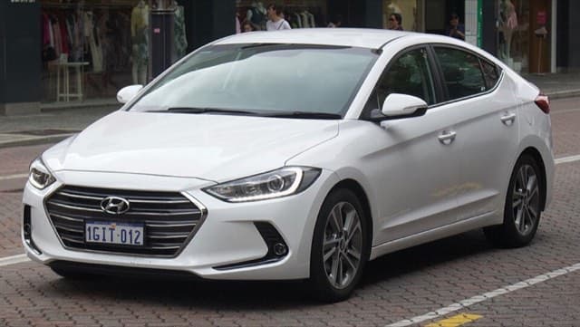 Hyundai Elantra 2016–2018 Far Camı