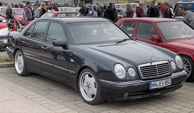 Mercedes-Benz E Serisi W210 1996–2000 araç fotoğrafı