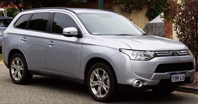 Mitsubishi Outlander araç fotoğrafı