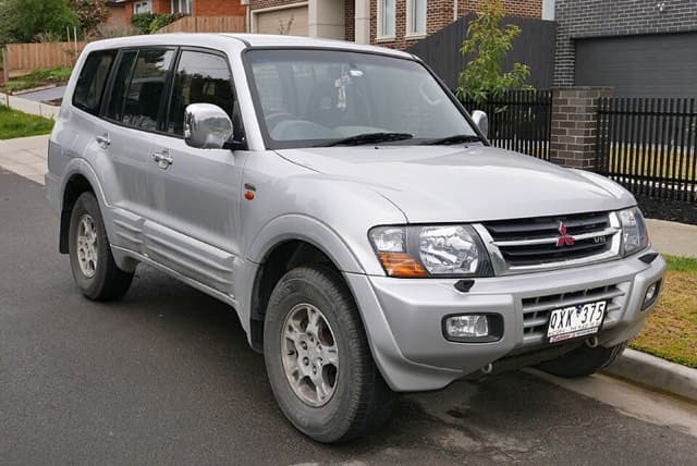 Mitsubishi Pajero 2003–2006 Far Camı