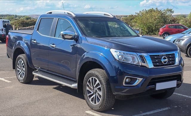 Nissan Navara 2015 Far Camı