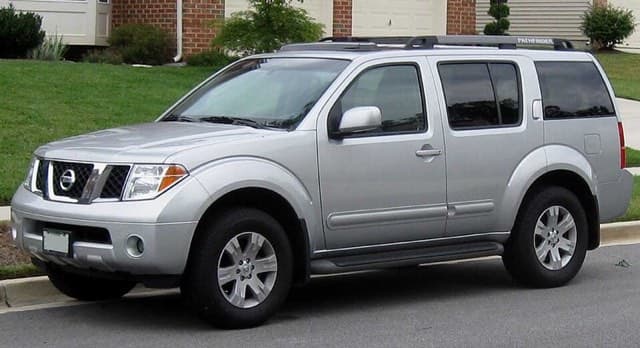 Nissan Navara Pathfinder 2004–2010 araç fotoğrafı