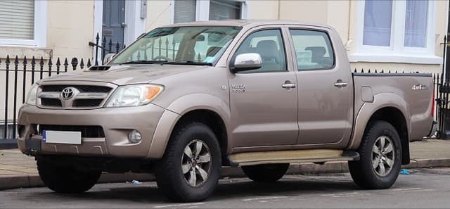 Toyota Hilux 2012–2015 Far Camı