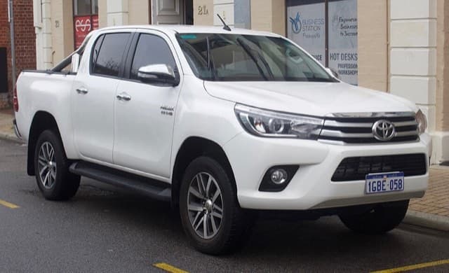 Toyota Hilux LOW 2016–2018 araç fotoğrafı