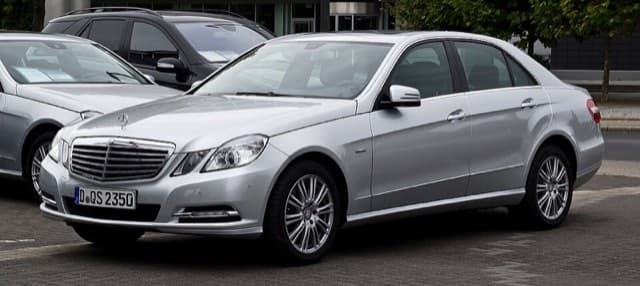 Mercedes-Benz E Serisi W212 LCI 2013–2016 araç fotoğrafı